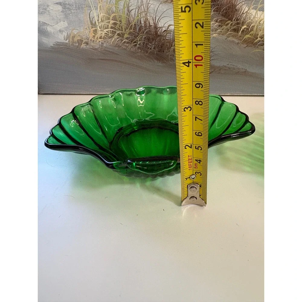 Vintage Emerald Green Glass Seashell Bowls Scalloped Clam‎ Shell Dish Set of 2